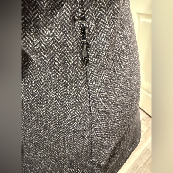 Lululemon Run Briskly Tech Long Sleeve Top Herringbone Gray Zip Pocket Slim Fit - Picture 10 of 15